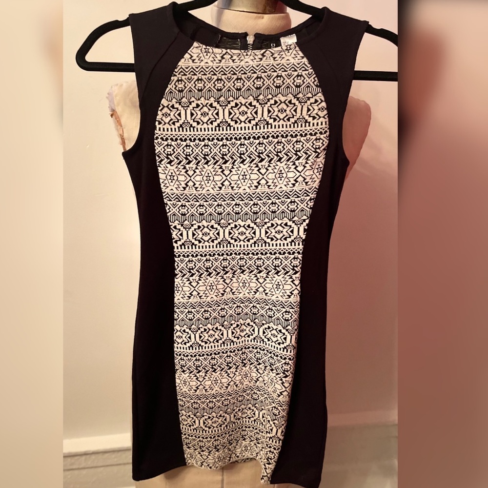 Black and Print Dress Size 4 Divided H&M
